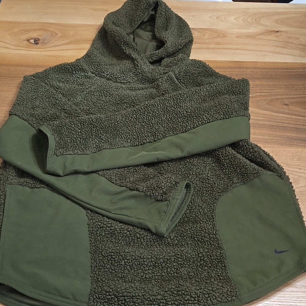 NIKE Thermal Sherpa Fleece Pullover Hoodie Size Large In Olive Green